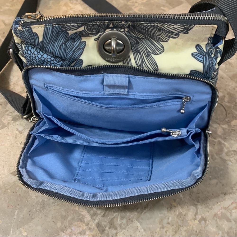Baggallini Floral Crossbody Bag Turn Lock Purse Anywhere Everywhere Blue Cream! - Picture 8 of 16